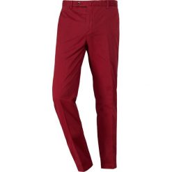 Hackett London CORE KENSINGTON Chinosy port. Czerwone spodnie męskie marki Hackett London, m, bez wzorów, z elastanu. Za 589,00 zł.