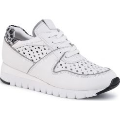 Sneakersy CAPRICE - 9-23502-24 White/Leo 194. Białe półbuty damskie Caprice, na co dzień, bez wzorów, ze skóry ekologicznej, bez obcasa, na płaskiej podeszwie, bez zapięcia. W wyprzedaży za 209,00 zł.