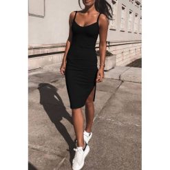 Sukienka RIMELA BLACK. Czarne sukienki damskie Sukienka RIMELA BLACK, s, bez wzorów, bez kołnierzyka, z krótkim rękawem, krótkie, mini. W wyprzedaży za 69,00 zł.