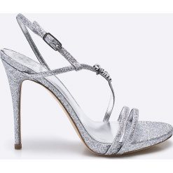Guess Jeans - Sandały. Szare rzymianki damskie Guess Jeans, z aplikacjami, z jeansu, na obcasie. W wyprzedaży za 359,90 zł.