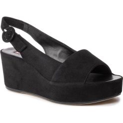 Sandały HÖGL - 7-103202 Black 0100. Czarne klapki damskie HÖGL, bez wzorów, ze skóry, bez obcasa, na obcasie. W wyprzedaży za 369,00 zł.