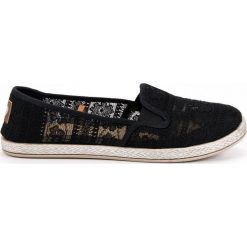 Czarne Koronkowe Slipony MCKEYLOR. Czarne espadryle damskie McKeylor, w koronkowe wzory, z koronki, bez obcasa. Za 64,90 zł.