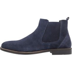 Pier One Botki dark blue. Niebieskie buty zimowe męskie Pier One, z materiału. W wyprzedaży za 167,20 zł.