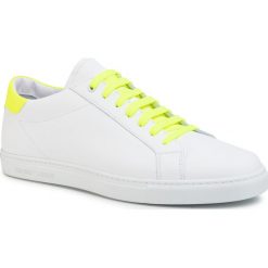 Sneakersy EMPORIO ARMANI - X4X272 XM421 R862 Opt.White/Yellow Flu. Białe sneakersy męskie Emporio Armani, bez zapięcia. W wyprzedaży za 819,00 zł.