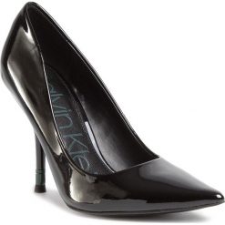 Szpilki CALVIN KLEIN - Aliyah B4E7866 Black. Czarne półbuty damskie Calvin Klein, bez wzorów, ze skóry ekologicznej, bez obcasa, na obcasie, bez zapięcia. W wyprzedaży za 389,00 zł.