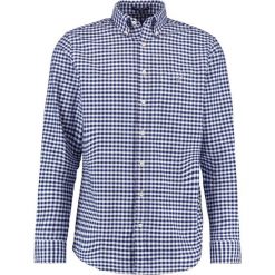 GANT THE OXFORD GINGHAM Koszula persian blue. Czerwone koszule męskie marki GANT, l, w kratkę, z bawełny, z klasycznym kołnierzykiem. Za 379,00 zł.
