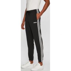 Adidas - Spodnie sportowe. Czarne spodnie męskie Adidas, na co dzień, s, bez wzorów, z bawełny, sportowe. W wyprzedaży za 139,90 zł.