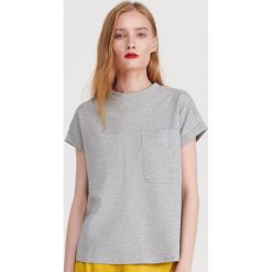 T-shirt z kieszeniami - Jasny szary. Szare t-shirty damskie Reserved, xl, bez wzorów, bez kołnierzyka. W wyprzedaży za 19,99 zł.