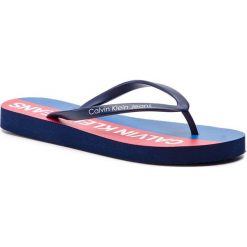 Japonki CALVIN KLEIN JEANS - Dorii Jelly R7783 Multi Blue. Niebieskie klapki damskie Calvin Klein Jeans, bez wzorów, z jeansu, bez obcasa. W wyprzedaży za 139,00 zł.