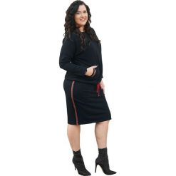 Czarny komplet Bella z lampasami bluza i spódnica OVERSIZE PLUS SIZE JESIEŃ ZIMA. Czarne bluzy damskie Moda Size Plus Iwanek, na co dzień, na zimę, plus size, bez wzorów, z bawełny, eleganckie, plus size, długie, ołówkowe. Za 155,90 zł.