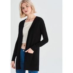 Kardigan z kieszeniami - Czarny. Czarne swetry damskie Sinsay, s, bez wzorów. Za 49,99 zł.