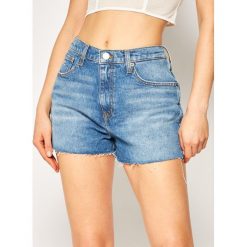 Szorty jeansowe Tommy Jeans DW0DW08218. Niebieskie szorty damskie Tommy Jeans, bez wzorów, z elastanu. Za 359,00 zł.