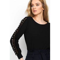 Czarna Bluzka Lace Strap. Czarne bluzki koronkowe Born2be, s, z dekoltem na plecach, z długim rękawem. Za 59,99 zł.
