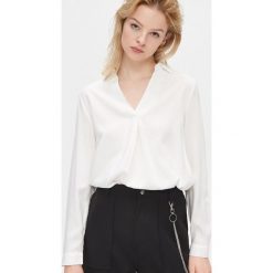 Elegancka koszula - Biały. Białe koszule damskie Cropp, s, bez wzorów, eleganckie, bez kołnierzyka, bez rękawów. W wyprzedaży za 39,99 zł.