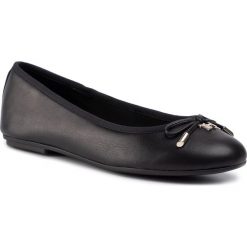 Baleriny TOMMY HILFIGER - Elevated Th Hardware Ballerina FW0FW04594 Black BDS. Czarne baleriny damskie TOMMY HILFIGER, bez wzorów, ze skóry, bez obcasa, bez zapięcia. W wyprzedaży za 359,00 zł.