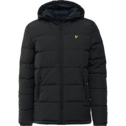 Lyle & Scott Kurtka zimowa true black. Czarne kurtki męskie marki Lyle & Scott, na zimę, xxl, bez wzorów, z nylonu, bez kaptura. Za 799,00 zł.