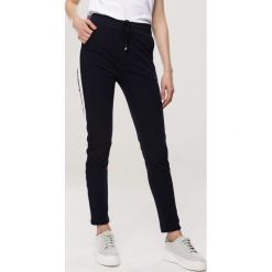 Granatowe Spodnie Prove. Niebieskie spodnie damskie Born2be, xl, z dresówki. W wyprzedaży za 34,99 zł.