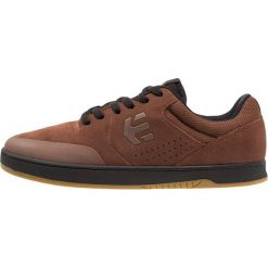 Etnies MARANA Obuwie deskorolkowe brown/black. Brązowe trampki męskie marki Etnies, bez wzorów, ze skóry, bez zapięcia. Za 379,00 zł.
