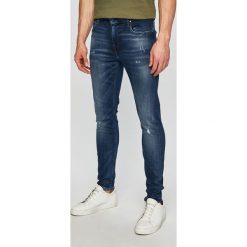 Guess Jeans - Jeansy Chris. Jeansy męskie Guess Jeans. W wyprzedaży za 399,90 zł.