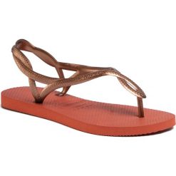 Sandały HAVAIANAS - Luna Fc 41296977610 Red Roof. Pomarańczowe klapki damskie Havaianas, bez wzorów, z tworzywa sztucznego, bez obcasa. Za 99,00 zł.