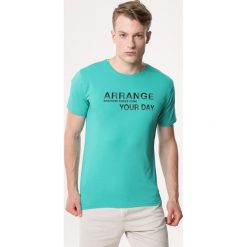 Zielona Koszulka Arrange. Zielone koszulki męskie Born2be, xl, bez wzorów, bez kołnierzyka, bez rękawów. Za 39,99 zł.
