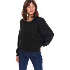Bluza damska nierozpinana z aplikacją. Czarne bluzy damskie Top Secret, na wiosnę, z aplikacjami, z jeansu, bez rękawów, bez kaptura. W wyprzedaży za 69,99 zł.