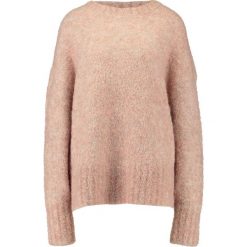Swetry klasyczne damskie: Weekday SIMONE Sweter orange