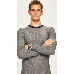 Guess Jeans - Sweter. Niebieskie swetry męskie Guess Jeans, s, z aplikacjami, z bawełny, z okrągłym kołnierzem, bez kaptura. W wyprzedaży za 199,90 zł.