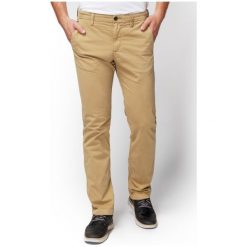 Timberland Spodnie Squam Lake Straight Stretch , beżowy, rozmiar 30/34. Brązowe spodnie męskie Timberland, bez wzorów, z elastanu, eleganckie. W wyprzedaży za 207,99 zł.