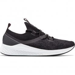 New Balance WLAZRMB. Pomarańczowe buty sportowe damskie New Balance, bez wzorów, tenisowe. W wyprzedaży za 149,99 zł.