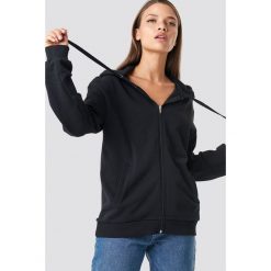 NA-KD Basic Bluza basic z kapturem - Black. Czarne bluzy damskie marki NA-KD Basic, bez wzorów, z bawełny, bez rękawów, z kapturem. Za 100,95 zł.