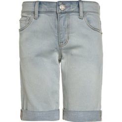 GAP Szorty jeansowe sunfade bleach. Niebieskie spodenki chłopięce marki GAP, z elastanu. Za 139,00 zł.