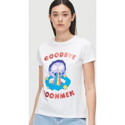 Koszulka z motywem z serialu Rick and Morty - Biały. Białe koszulki damskie Cropp, s, bez wzorów, bez kołnierzyka, bez rękawów. W wyprzedaży za 34,99 zł.