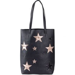 Torba shopper bonprix czarny. Czarne torby damskie na zakupy marki bonprix, ze skóry, zdobione. Za 54,99 zł.
