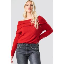 NA-KD Szeroki sweter z odkrytymi ramionami - Red. Czerwone swetry oversize damskie NA-KD, z dzianiny. Za 60,95 zł.