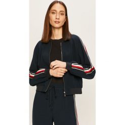 Tommy Hilfiger - Kurtka bomber. Niebieskie kurtki damskie TOMMY HILFIGER, bez wzorów, z elastanu, krótkie. W wyprzedaży za 959,90 zł.
