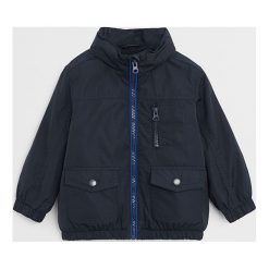 Mango Kids - Kurtka dziecięca Lion 80-104 cm. Niebieskie kurtki chłopięce z poliesteru, krótkie. Za 119,90 zł.