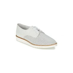 Derby Shoe Biz PIRO. Białe półbuty damskie Shoe Biz, bez wzorów, bez obcasa, bez zapięcia. W wyprzedaży za 341,40 zł.