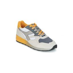 Buty Diadora N902 SPECKLED. Szare trampki męskie marki Diadora, bez wzorów, bez zapięcia. Za 367,20 zł.