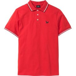 Shirt polo z bawełny pique bonprix czerwony. Czerwone koszulki męskie bonprix, s, bez wzorów, z bawełny, bez rękawów. Za 37,99 zł.