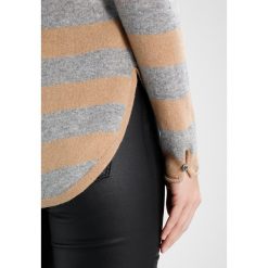 Swetry klasyczne damskie: YUMA Sweter beige/grau