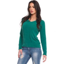 Sweter "Shona" w kolorze zielonym. Zielone swetry damskie Scarlet Jones, m, bez wzorów, bez rękawów, bez kaptura. W wyprzedaży za 169,95 zł.