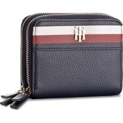Portfele damskie: Duży Portfel Damski TOMMY HILFIGER – Cool Hardware Dbl Zip M Wlt Corp AW0AW05302 902