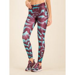 Legginsy Under Armour HeatGear® Armour Printed 1305428. Fioletowe spodnie damskie Under Armour, xl. W wyprzedaży za 169,00 zł.