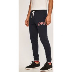 Emporio Armani - Spodnie. Niebieskie spodnie męskie Emporio Armani, na co dzień, xxl, z nadrukiem, z elastanu, casualowe. W wyprzedaży za 369,90 zł.