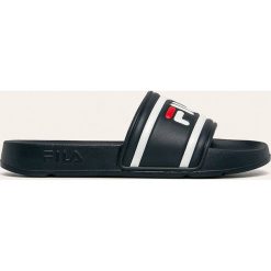 Fila - Klapki. Białe kapcie męskie Fila, z materiału. Za 89,90 zł.