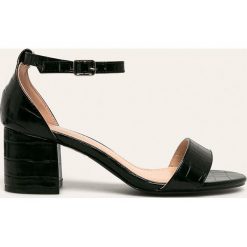 Answear - Sandały Laura Mode. Czarne klapki damskie ANSWEAR, bez wzorów, ze skóry ekologicznej, bez obcasa, na obcasie. W wyprzedaży za 79,90 zł.