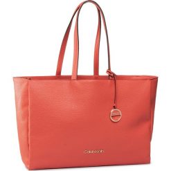 Torebka CALVIN KLEIN - Sided Shopper W/Laptop Sleeve K60K606508 XA4. Pomarańczowe torby damskie na zakupy Calvin Klein, bez wzorów, ze skóry ekologicznej, bez dodatków. W wyprzedaży za 559,00 zł.