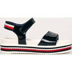 Tommy Hilfiger - Sandały dziecięce. Niebieskie sandały dziewczęce TOMMY HILFIGER, z gumy, z okrągłym noskiem, bez zapięcia. Za 289,90 zł.
