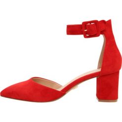 Kurt Geiger BURLINGTON Czółenka red. Czerwone czółenka damskie marki Kurt Geiger, z weluru. Za 569,00 zł.